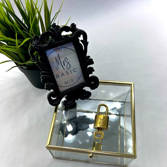 Louis Vuitton #319 Lock and Key - Authentic - Picture 3 of 8